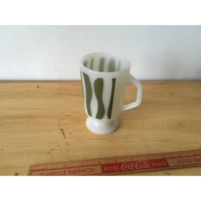 Tasse milk glass