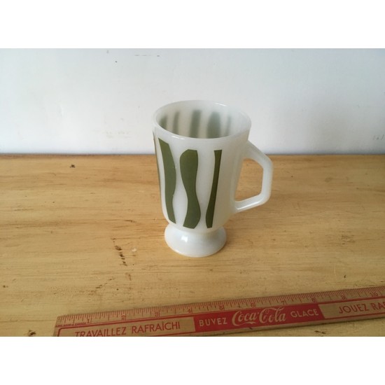 Tasse milk glass