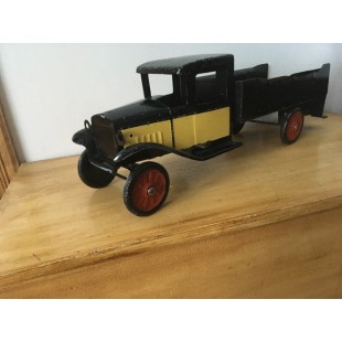 Camion jouet antique