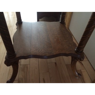 Table antique de la villa St-Vincent de Charlesbourg