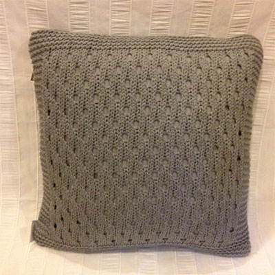 Coussin gris tricot 