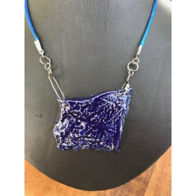 Bijou-Collier Carré irrégulier marine