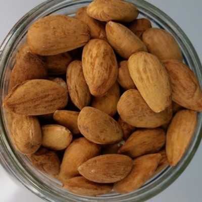 Amandes crues, pré-germées et déshydratées...